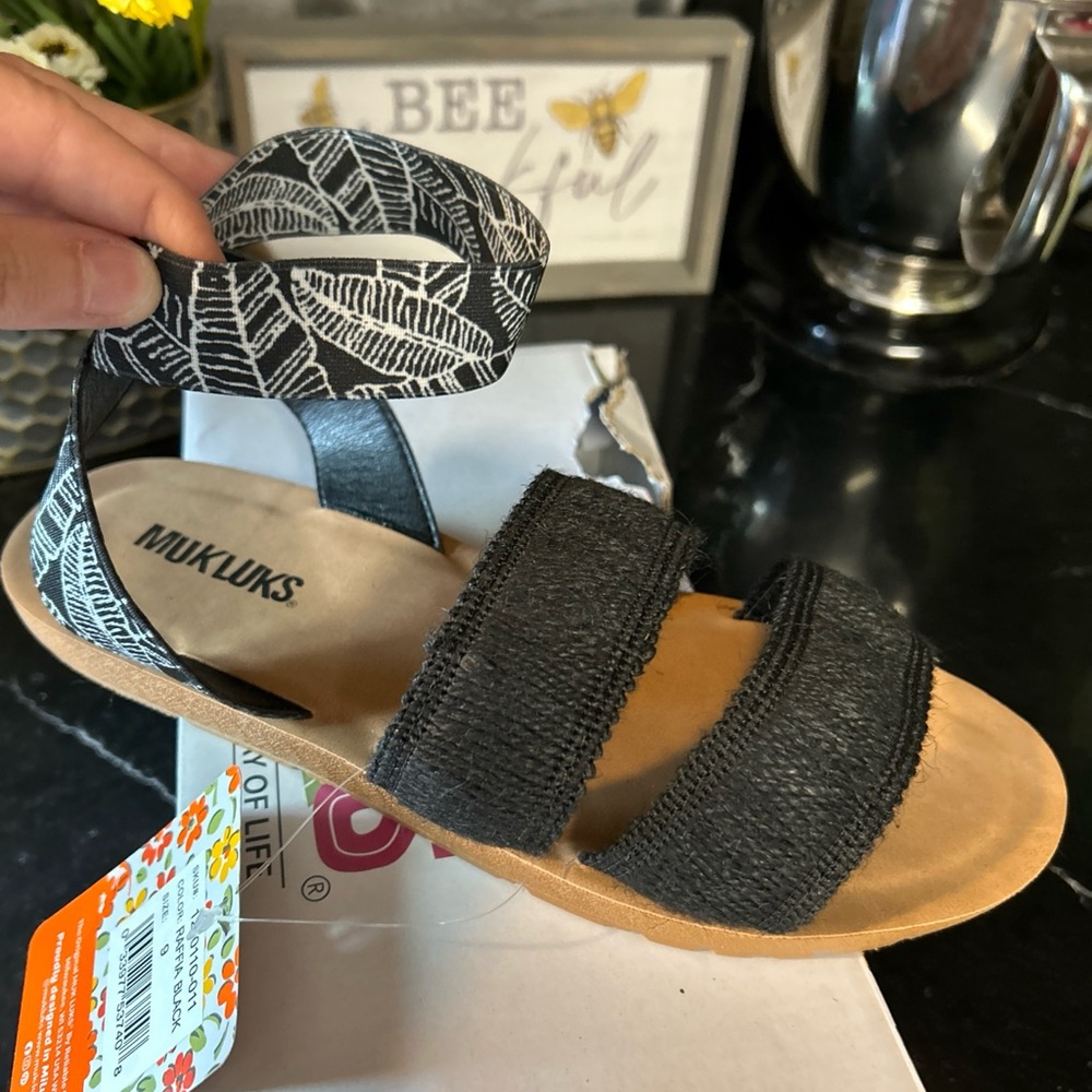 Muk Luks Black Raffia  Sandals 9